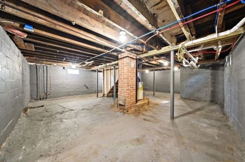 210 Hart St, Taunton MA  02780-6945 exterior