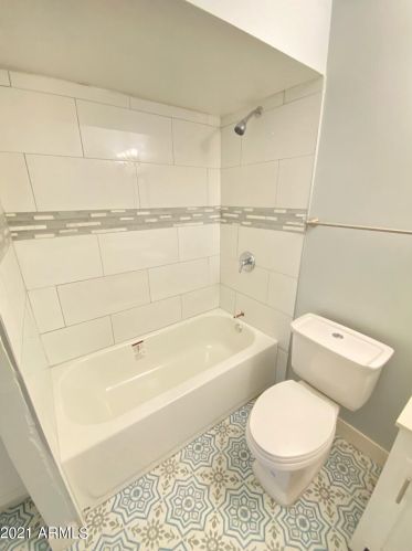 7015 Camelback Rd, Phoenix AZ  85033-1535 exterior