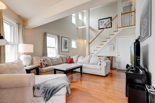 38 Suffolk St, Chelsea, MA 02150-3459