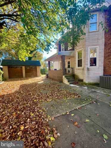 5907 Keystone St, Philadelphia, PA 19135-4215