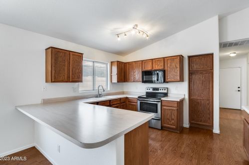 2021 Bluefield Ave, Phoenix AZ 85032-8817 exterior