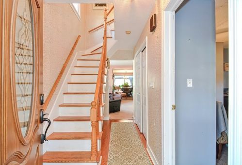 208 Cherry St, Newton MA 02465-1246 exterior