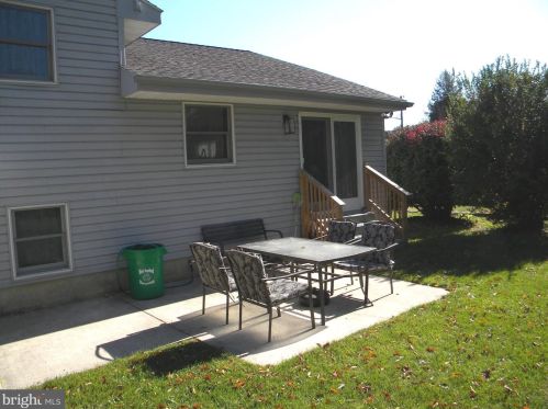 60 Holly Dr, West Deptford NJ  08096-3317 exterior