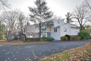 132 Buckingham Rd, Tenafly NJ  07670-3104 exterior