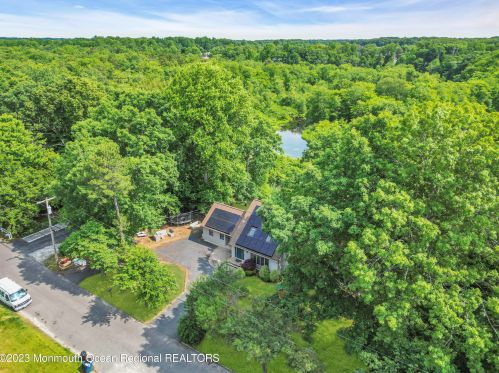 52 Lakeview Dr, Jackson Twp NJ 08527-2704 exterior