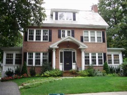 150 Moffat Rd, Newton, MA 02468-1132