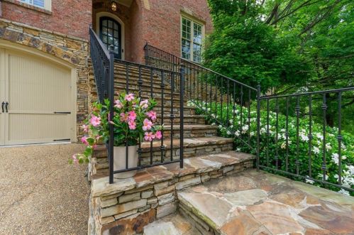 1789 Buckhead Vly Ln, Atlanta GA 30324-2795 exterior