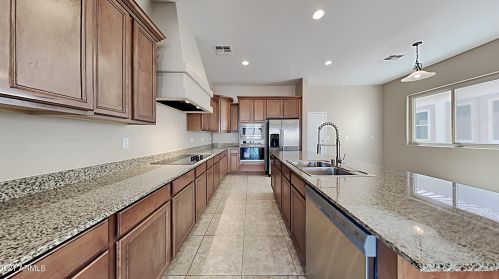 2410 Aloe Vera Dr, Phoenix AZ  85085-7018 exterior