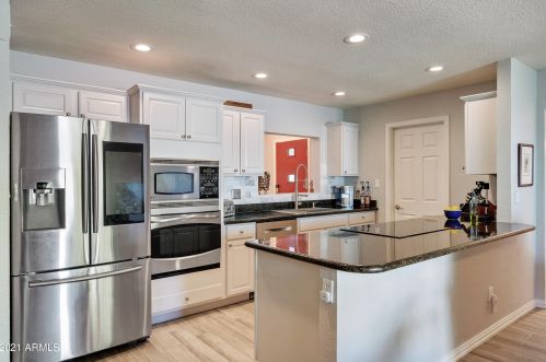 1816 Butler Dr, Phoenix AZ 85051-4650 exterior