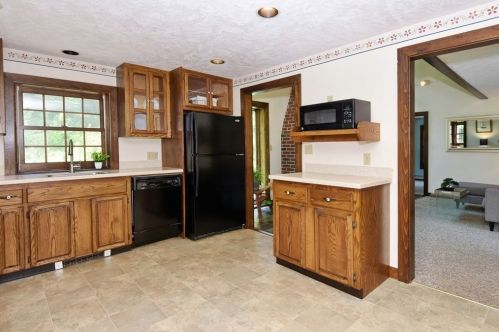 11 Clifford Rd, Southborough MA 01772-1502 exterior