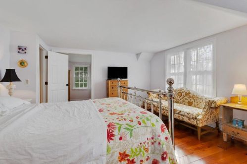 360 Windjammer Ln, Eastham MA 02642-3436 exterior