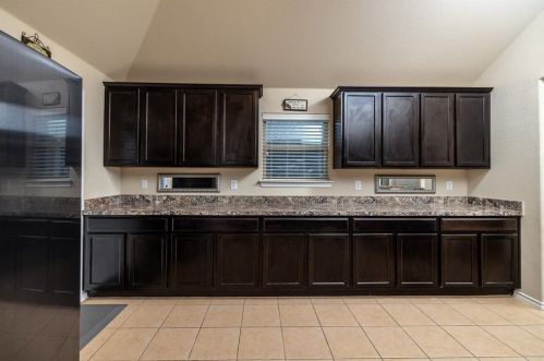 5432 Grenada Dr, Fort Worth TX 76119-8502 exterior