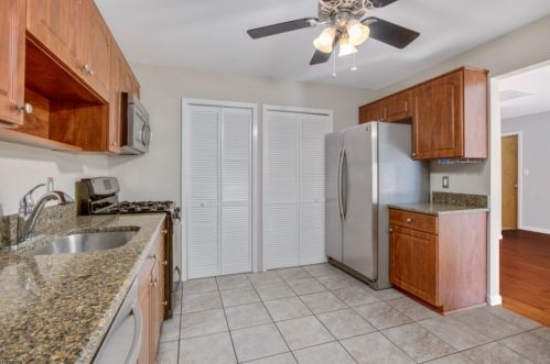 14 Millie Ln, East Hanover NJ  07936-3426 exterior