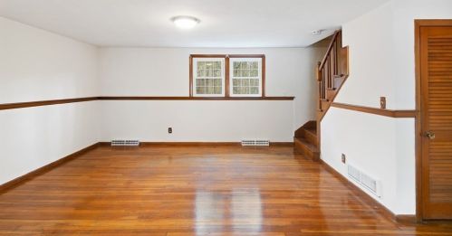 1086 Burt St, Taunton MA 02780-5166 exterior