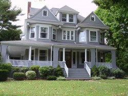 83 Lenox St, Newton, MA 02465-3024