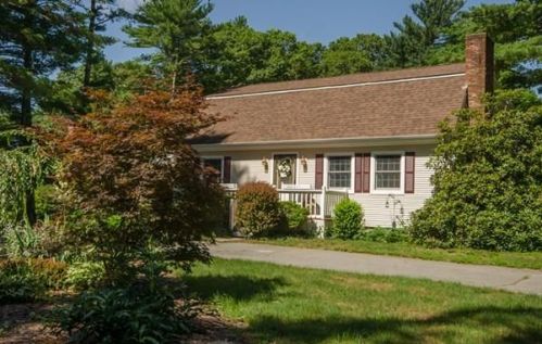 328 Mendall Rd, New Bedford, MA 02743-1240