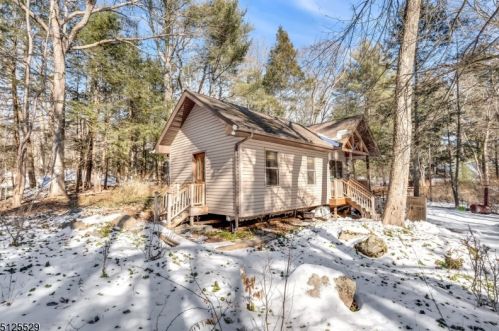 30 Colfax Dr, Skyline Lakes NJ  07456-1205 exterior