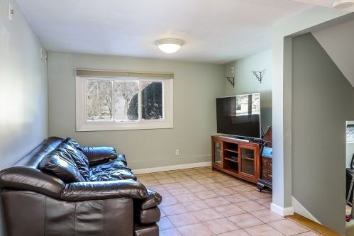 14 Selwyn Rd, Newton MA 02461-2142 exterior