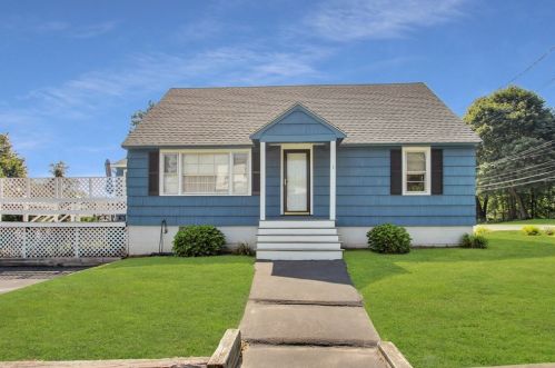 1 Lexington Ave, Methuen, MA 01844-1420