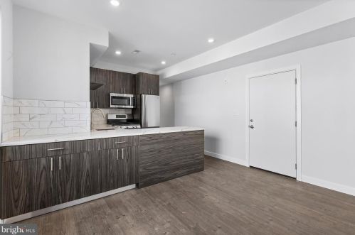 917 15th St, Philadelphia, PA 19146-2230