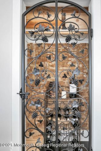 72 Rumson Rd, Little Silver NJ 07739-1332 exterior