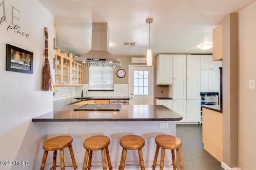 2145 Clarendon Ave, Phoenix AZ 85031-3142 exterior