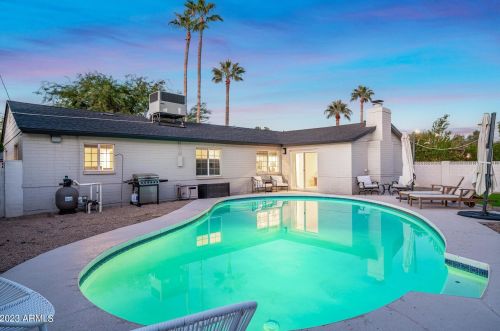 1011 Cavalier Dr, Phoenix AZ 85019-1717 exterior