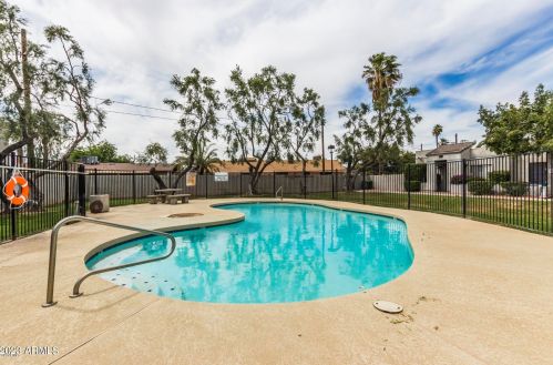 6230 33rd Ave, Phoenix AZ 85017-1400 exterior