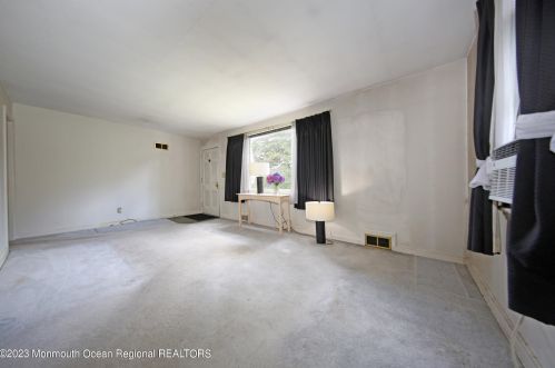 65 Little Silver Pkwy, Little Silver NJ 07739-1118 exterior