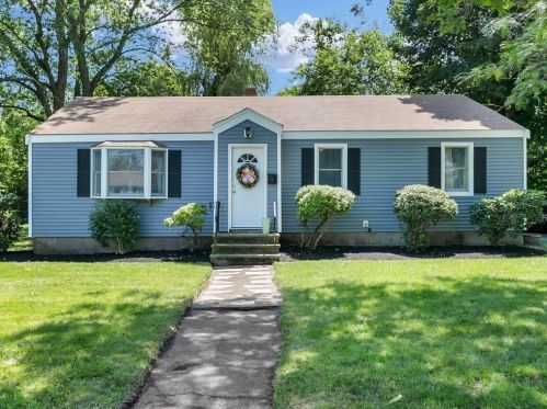 41 Pulaski St, Peabody, MA 01960-1831