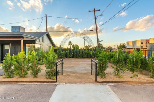 2635 Clarendon Ave, Phoenix AZ 85018-5958 exterior