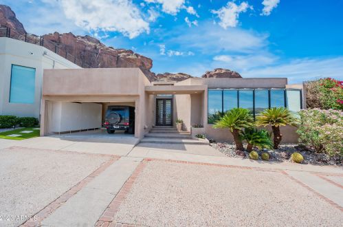 5761 Echo Canyon Cir, Phoenix AZ  85018-1270 exterior