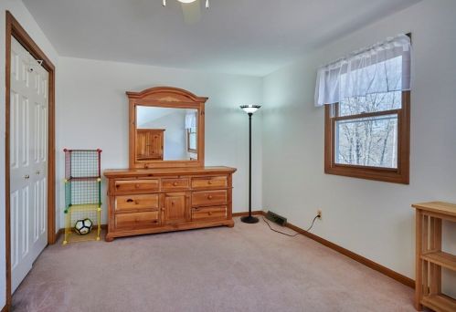 1685 Mountain Rd, Montgomery MA 01085-1480 exterior