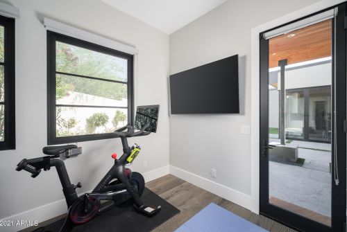 5833 46th Pl, Phoenix AZ  85018-1235 exterior