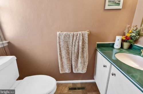 50 Tattersall Dr, West Deptford NJ 08051-1712 exterior