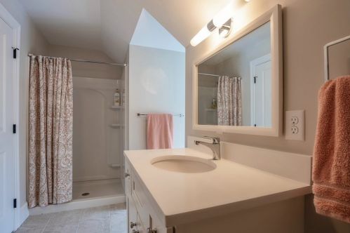 319 Hillcrest Rd, Needham MA 02492-4028 exterior