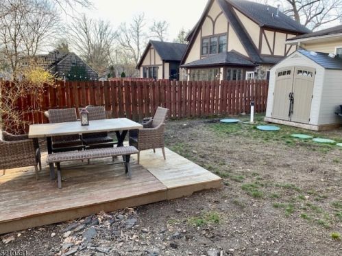 27 Voorhis Pl, Skyline Lakes NJ  07456-2234 exterior