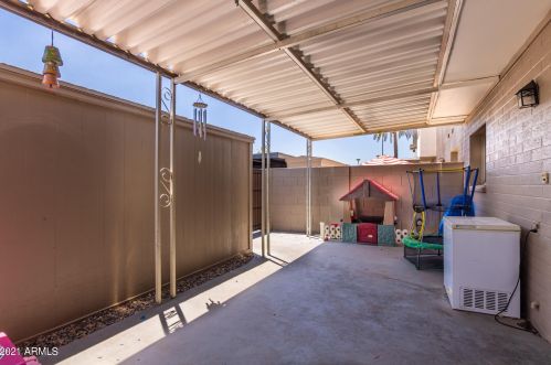 2858 Clarendon Ave, Phoenix AZ 85033-4117 exterior