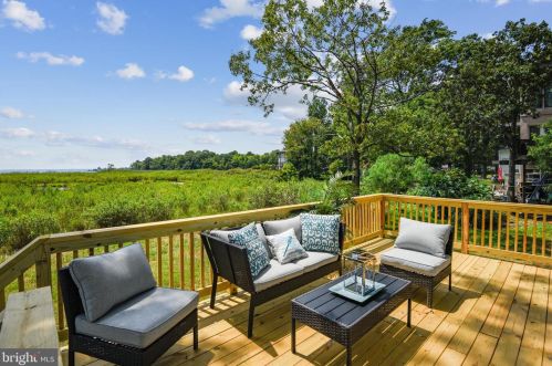 1525 Bay Dr, Shady Side MD exterior