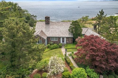 27 Phillips Ave, Rockport, MA 01966-1100