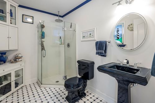 335 Veterans Hwy, Jackson Twp NJ 08527-2832 exterior