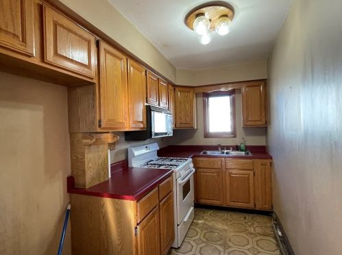 279 Earle St, New Bedford, MA 02746-1813