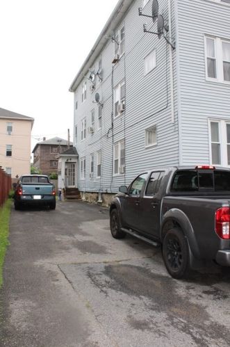 402 Grafton St, Worcester, MA 01604-3818