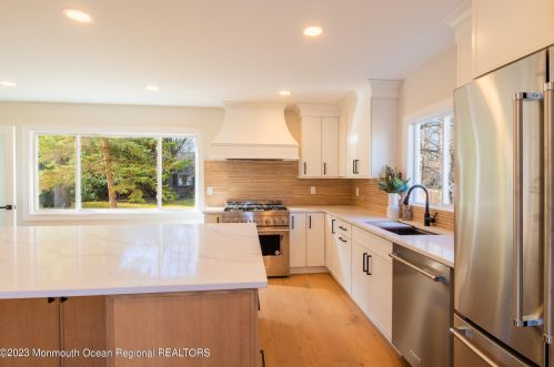 225 Silverside Ave, Little Silver NJ  07739-1752 exterior