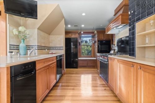 550 Beacon St, Newton MA 02459-2024 exterior