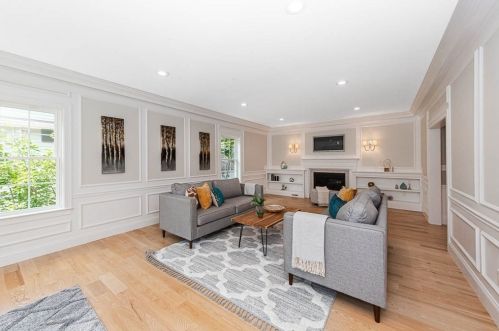 53 Lantern Ln, Arlington MA 02474-1806 exterior