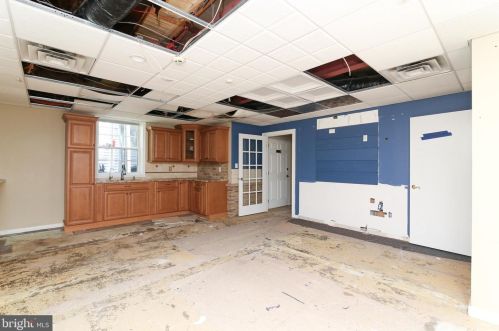 665 Broad St, West Deptford NJ 08096-1055 exterior