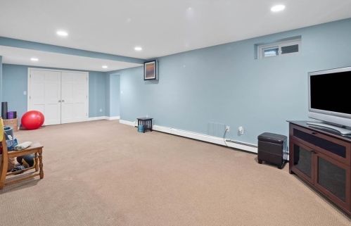 8 Captain Thomson Ln, Hingham MA 02043-3459 exterior