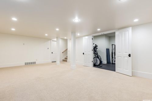 1918 Siesta Dr, Sandy UT 84093-6139 exterior