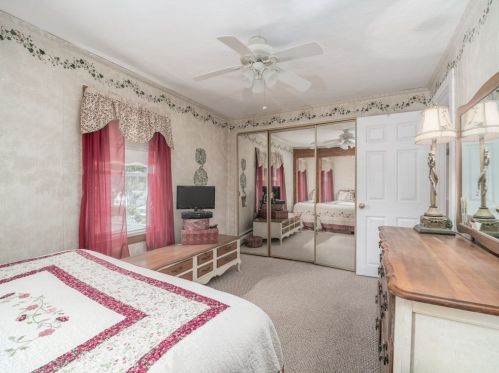 12 Candlewood St, Worcester MA 01602-2804 exterior